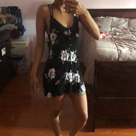 Black and white flower dress - Picture 3 of 3